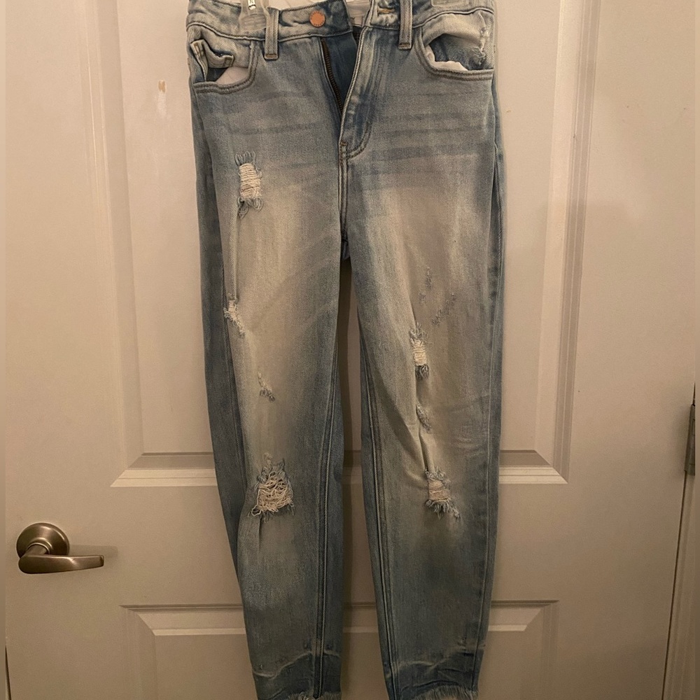 KanCan Jeans. Style: Mom fit. Size: 25 (in women)